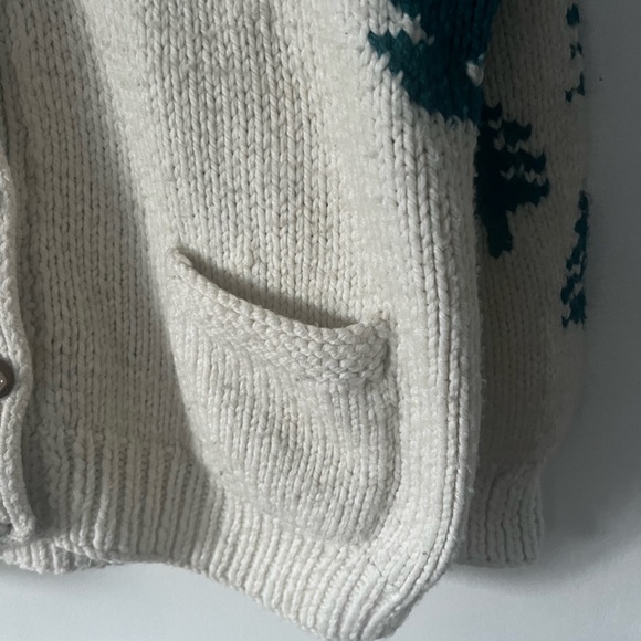 Vintage Handmade Wool Women's Sweater with Cabin and Crescent Moon Winter Scene - Picture 6 of 14